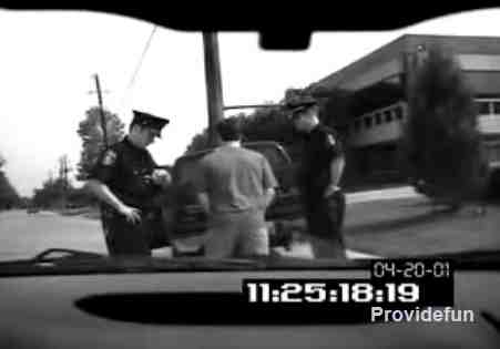 Polizist angepisst